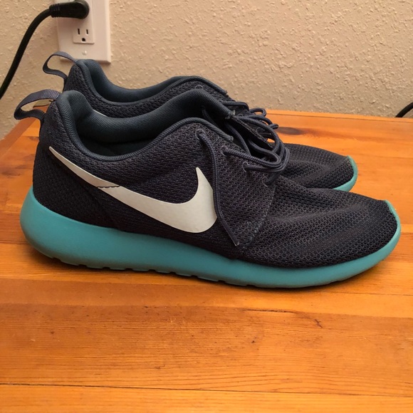 Nike Other - Nike Roshe Run RARE